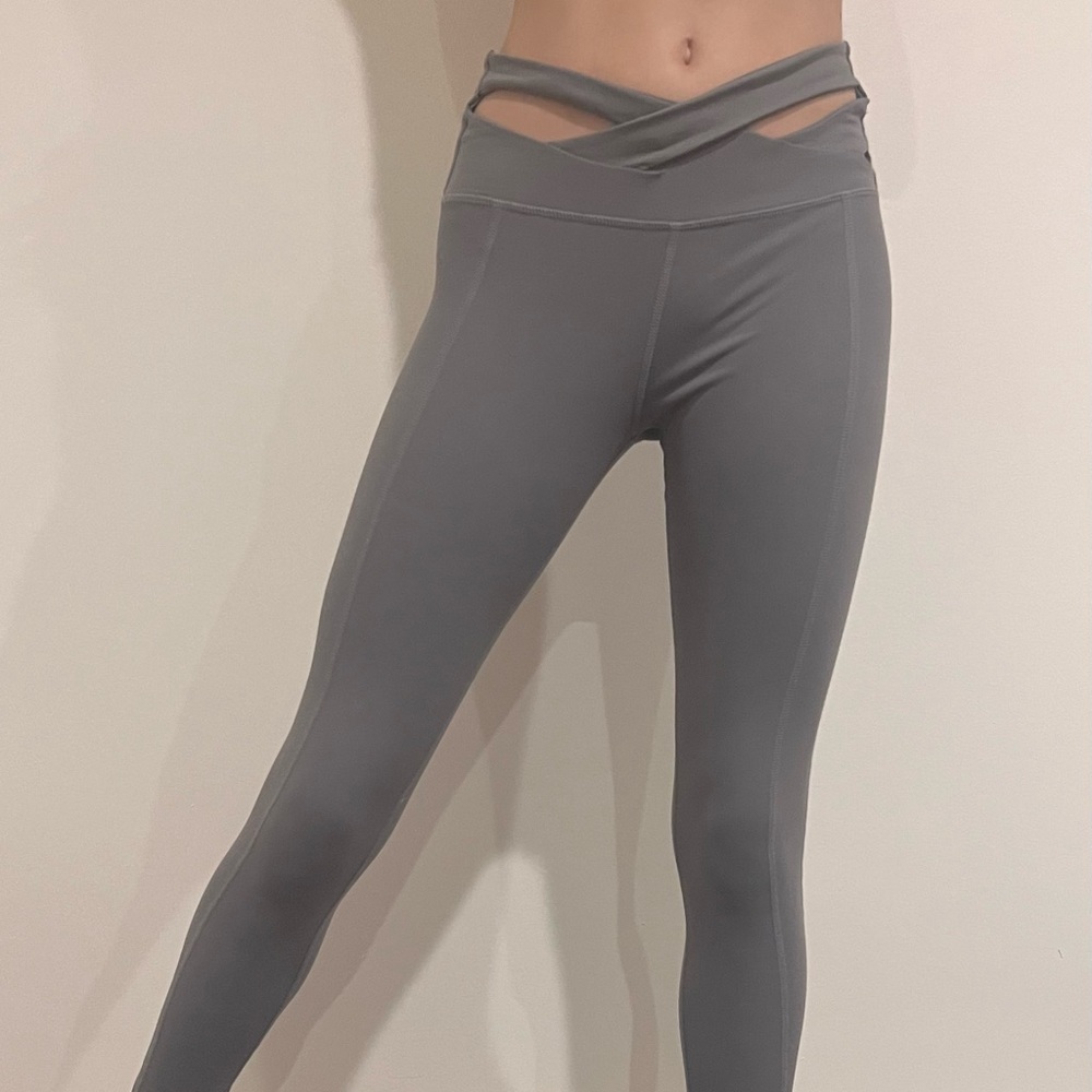 LULULEMON LEGGINGS - SMALL